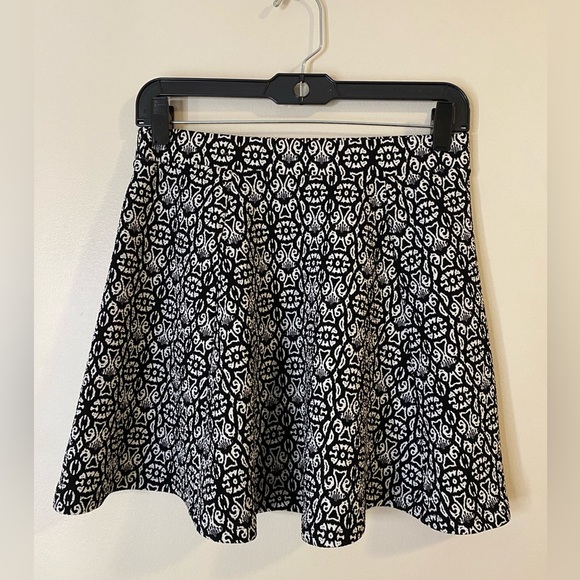 Aeropostale Black and White Mini Skirt elastic waist band size medium - Picture 1 of 8
